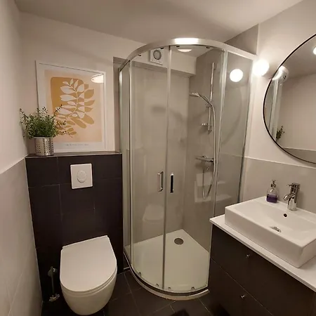 Apartment Gallery Lux Loft 75 M2, 2 Baths, 2 Mins To Sea *