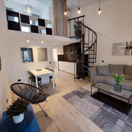 Gallery Lux Loft 75 M2, 2 Baths, 2 Mins To Sea Poreč
